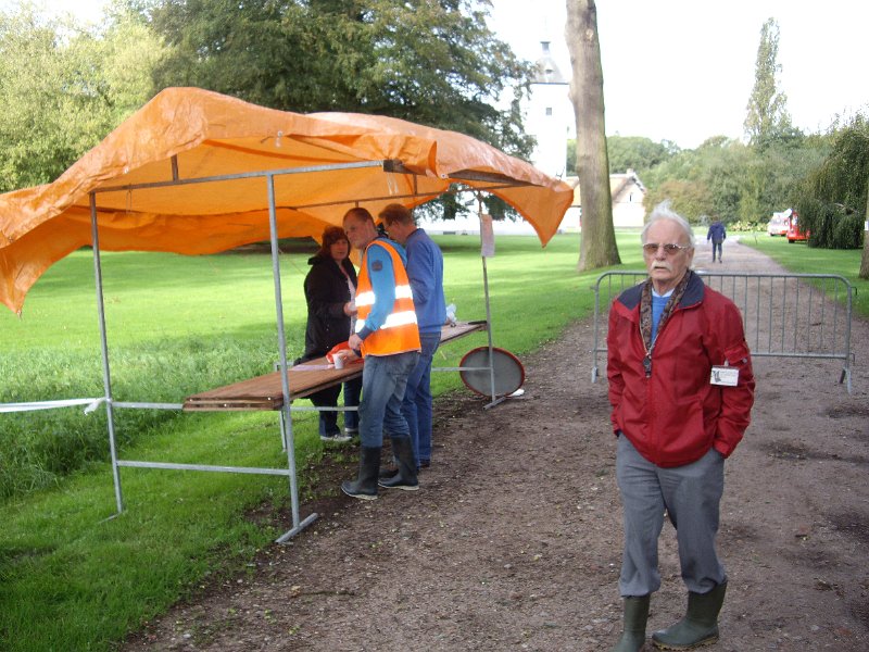 IMGP3576.JPG - Opbouw van de kassa aan de hoofdingang van het landgoed