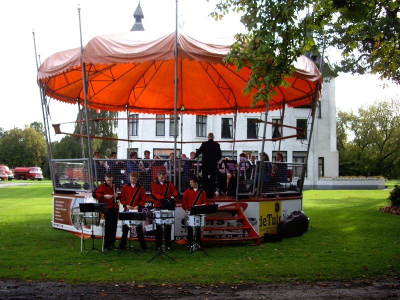 IMGP3580.JPG - Muziek in de kiosk.