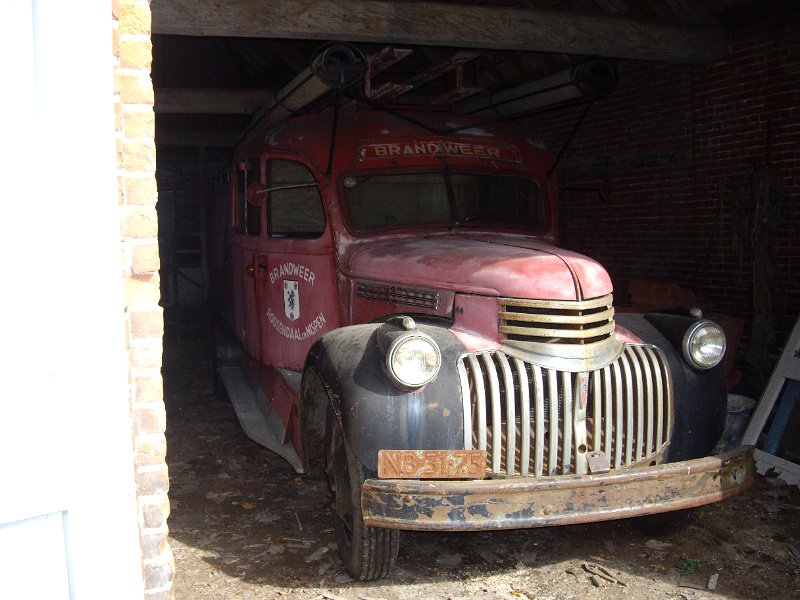 IMGP3583.JPG - Die moet nog eens opgeknapt worden..... (staat in de schuur achter de langgevelboerderij)